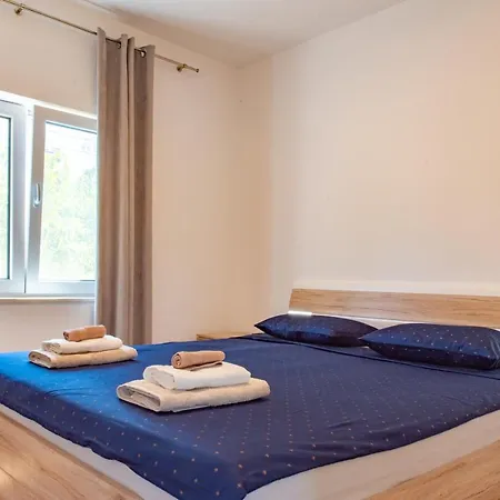 With Private Jacuzzi & Parking *