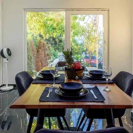 Holiday home With Private Jacuzzi & Parking *