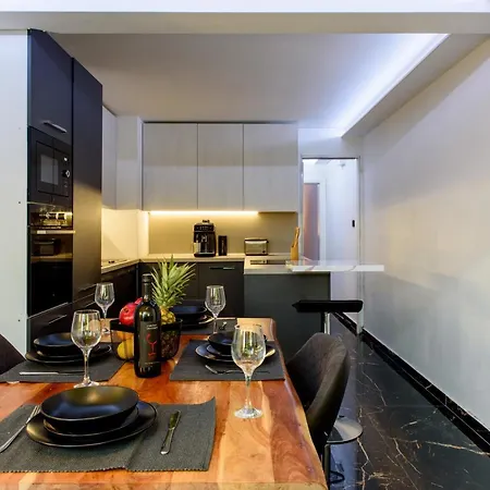 With Private Jacuzzi & Parking Holiday home *