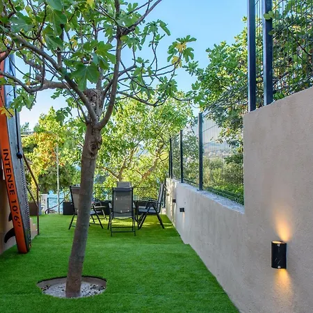 With Private Jacuzzi & Parking *