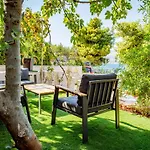 Hébergement de vacances With Private Jacuzzi & Parking