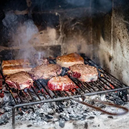 With Private Jacuzzi & Parking Σπίτι διακοπών