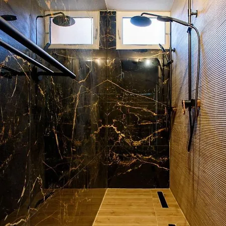 Σπίτι διακοπών With Private Jacuzzi & Parking Τρογκίρ