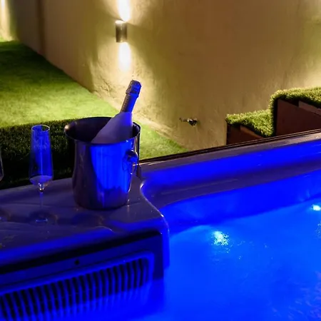 Σπίτι διακοπών With Private Jacuzzi & Parking Τρογκίρ