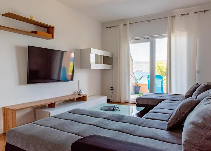 With Private Jacuzzi & Parking