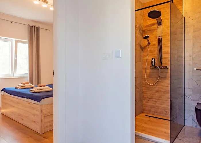 Nyaraló With Private Jacuzzi & Parking *