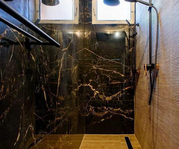 Hébergement de vacances With Private Jacuzzi & Parking Trogir