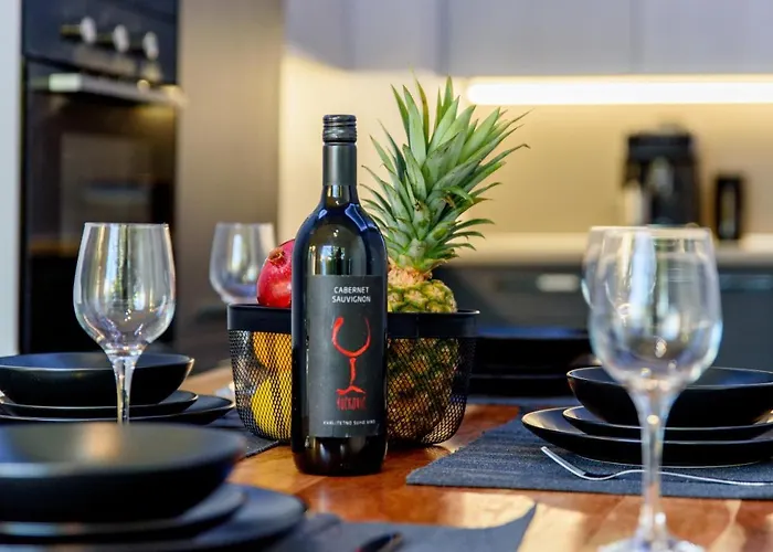 With Private Jacuzzi & Parking Nyaraló