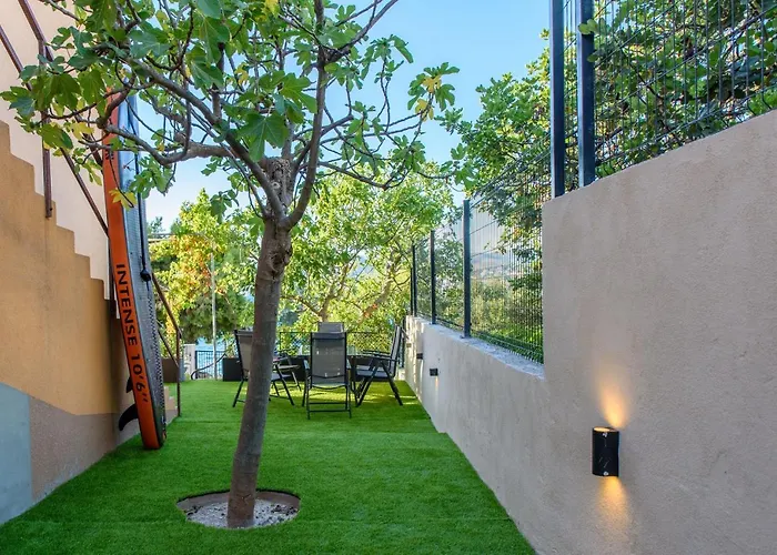 With Private Jacuzzi & Parking *