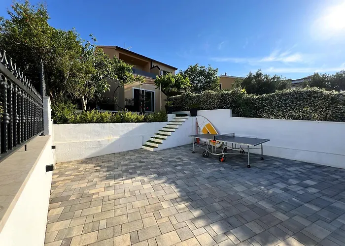 Nyaraló With Private Jacuzzi & Parking