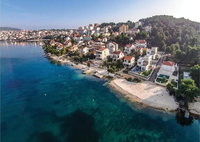 With Private Jacuzzi & Parking *