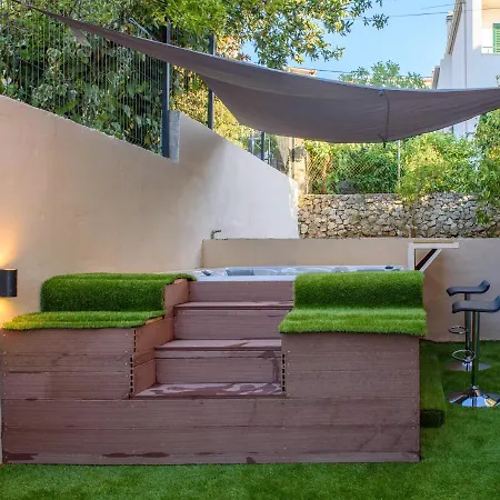 Hébergement de vacances With Private Jacuzzi & Parking Trogir