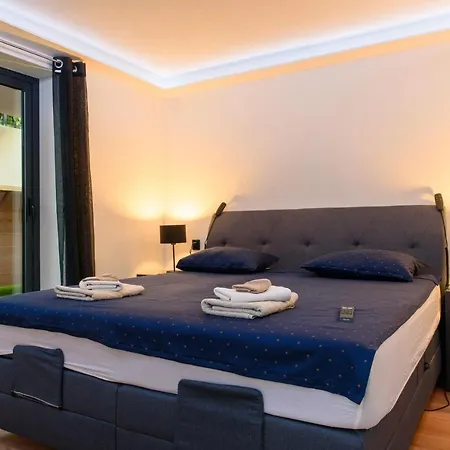 With Private Jacuzzi & Parking *